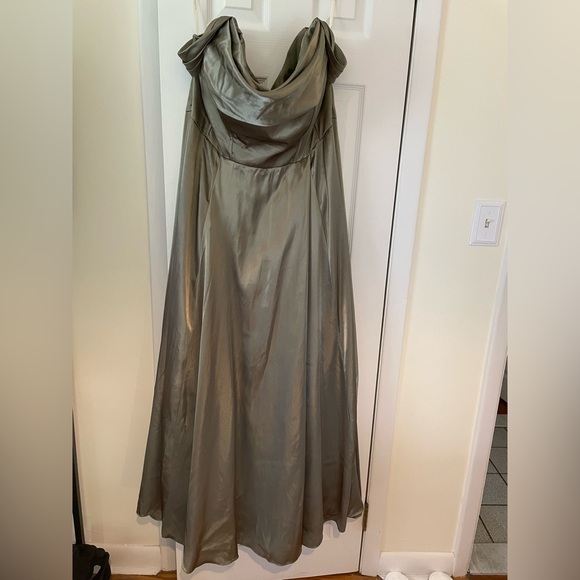 David’s Bridal Eucalyptus Galina Signature Dress size 18 - Picture 5 of 8